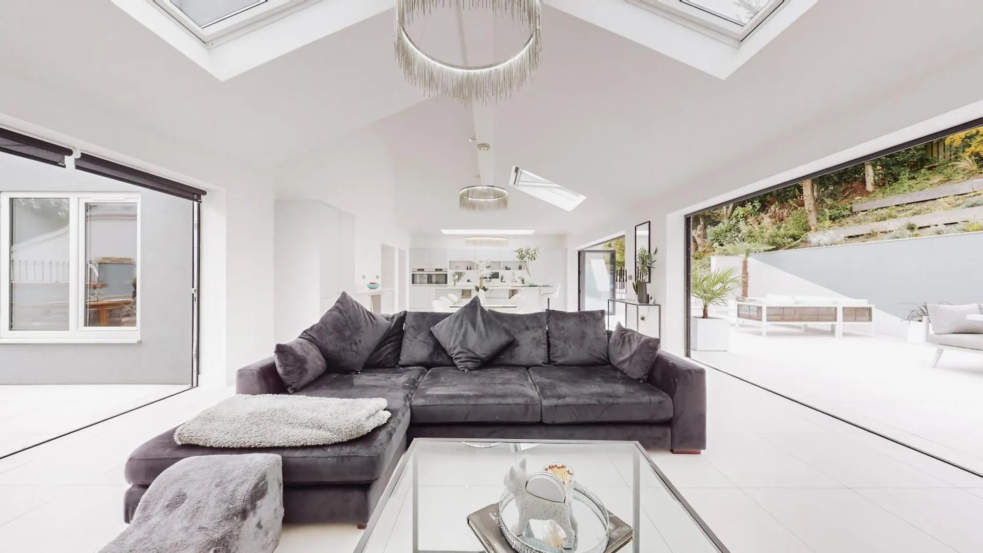 Hotel Feel Celebrity Style - 6 Parking Spaces - Pet Friendly - Very Private Cardiff Villa