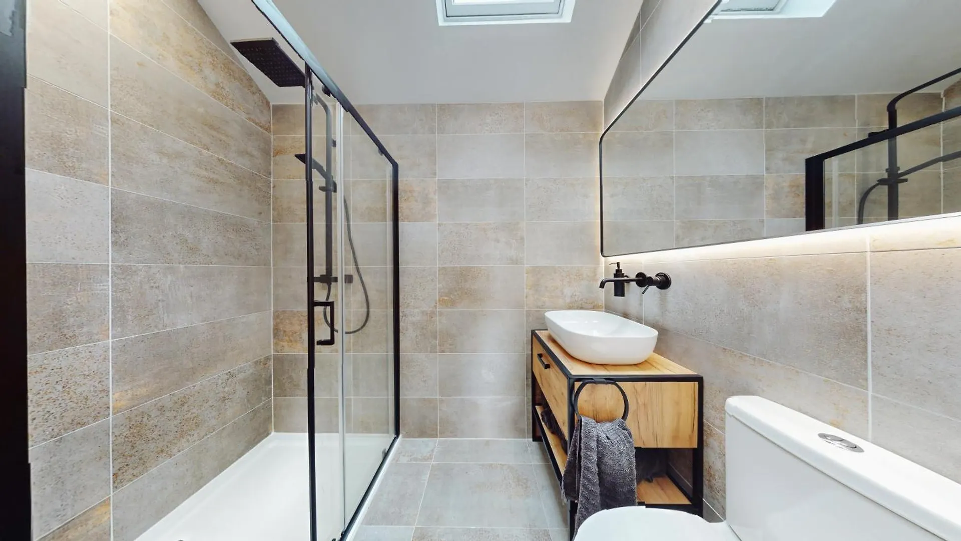 Hotel Feel Celebrity Style - 6 Parking Spaces - Pet Friendly - Very Private Cardiff Villa