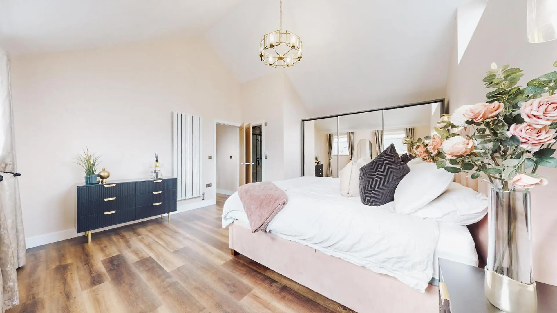 Hotel Feel Celebrity Style - 6 Parking Spaces - Pet Friendly - Very Private Cardiff
