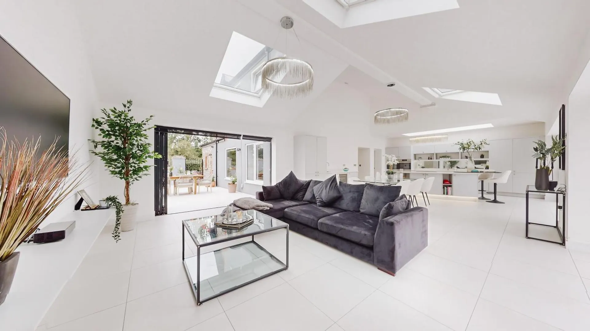 Hotel Feel Celebrity Style - 6 Parking Spaces - Pet Friendly - Very Private Cardiff