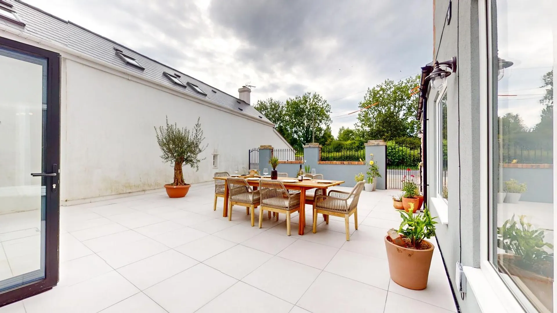 Hotel Feel Celebrity Style - 6 Parking Spaces - Pet Friendly - Very Private Cardiff United Kingdom