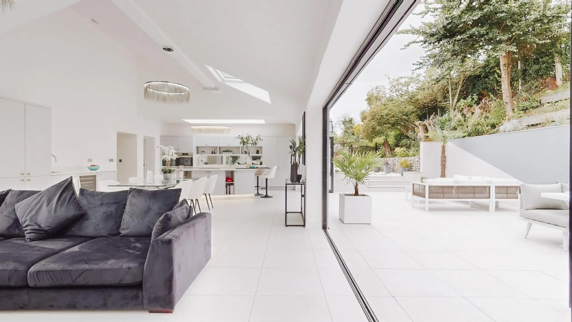 Villa Hotel Feel Celebrity Style - 6 Parking Spaces - Pet Friendly - Very Private Cardiff United Kingdom